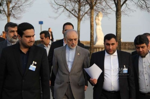 Members of Iran's delegation talks with Iran's atomic agency chief Ali Akbar Salehi in Lausanne, Switzerland, on March 18, 2015. Senior officials from Iran and the P5+1 countries (the United States, China, Russia, France, Britain, plus Germany) on Wednesday kicked off a new round of nuclear talks in the Swiss city of Lausanne. 
