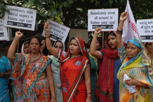 Members of the DYFI, JMS and SFI raising slogans during a demonstration infront of Uttar Pradesh Bhavan, demanding immediate arrest of culprits involved in Budaun rape case in New Delhi on May 31, 2014.