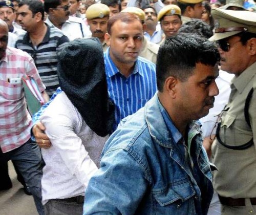 Kolkata: Khalid Mohammed, main accused of Burdwan blast being produce at local court by NIA official in Kolkata on Nov 20, 2014. (Photo: IANS)