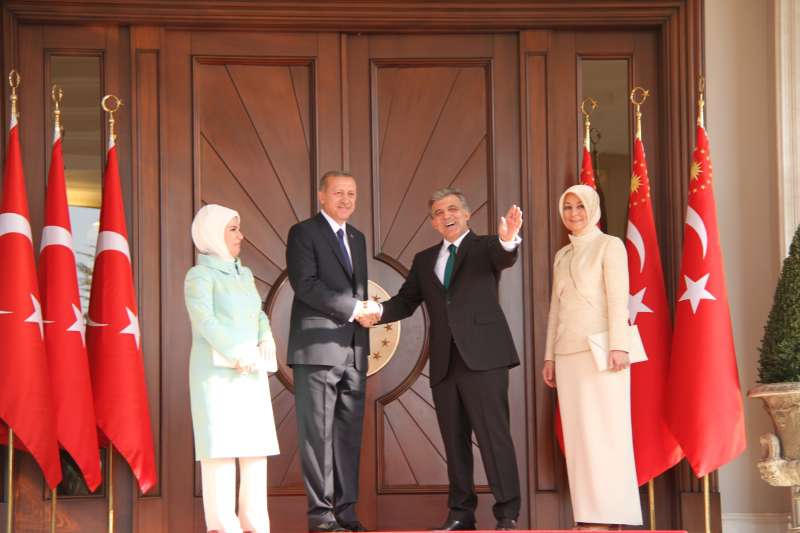 Turkey's outgoing president Abdullah Gul (2nd R) and new president Recep Tayyip Erdogan (2nd L) shakes hands during the presidential takeover ceremony in the Presidential Palace in Ankara, Turkey