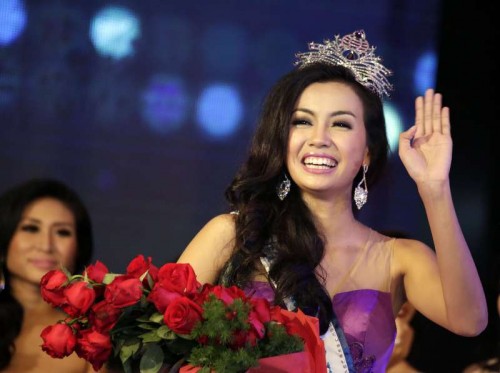 Miss Myanmar World Wyne Lay gestures after winning the crown at the Miss Myanmar World 2014 pageant in Yangon Sept. 27, 2014. 