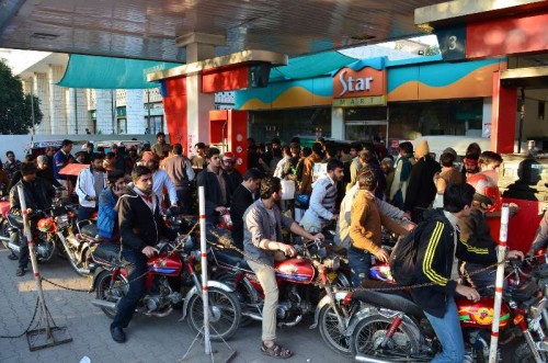 Pakistani motorists queue at a petrol station in eastern Pakistan's Lahore on Jan. 17, 2015. Delayed oil consignments have left large areas of the country facing major fuel shortages. 