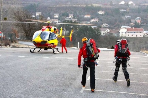 French emergency services workers prepare to head for the site where a Germanwings Airbus A320 crashed in Alpes-de-Haute province of France, March 24, 2015. An Airbus 320 plane of German budget airline Germanwings with 150 people on board crashed in southern France on Tuesday while en route from Barcelona to Duesseldorf. No survivors are expected.