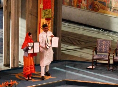  Kailash Satyarthi and Malala Yousafzai present their medals during the Nobel Peace Prize awarding ceremony in Oslo, Norway, Dec. 10, 2014. Kailash Satyarthi and Malala Yousafzai, two child welfare activists from Indian and Pakistan respectively, on Wednesday received the 2014 Nobel peace prize. 