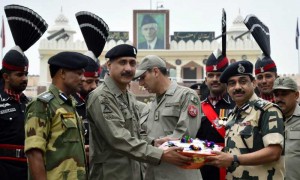 Pak Rangers officials giving sweets and fruit basket to his Indian counterparts at Attari land border on the occasion of Eid ul Fitr. FILE PHOTO