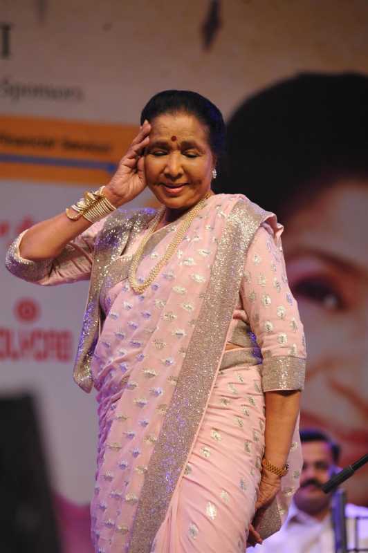 Singer Asha Bhosle during the 25th Master Dinanath Mangeshkar Awards in Mumbai on April 25, 2014. (Photo: IANS)