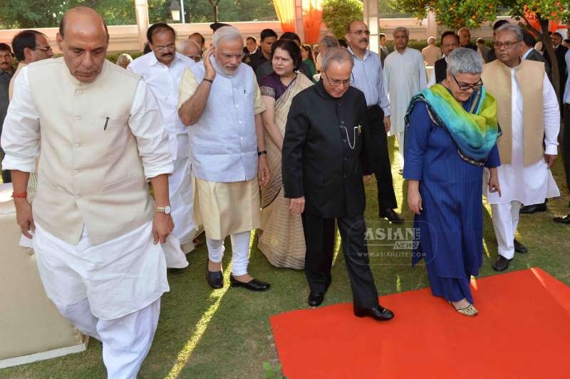 President Pranab Mukherjee and other leaders at  Vajpayee's  residence in New Delhi