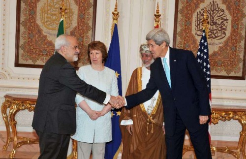 U.S. Secretary of State John Kerry shakes hands with Iranian Foreign Minister Mohammad-Javad Zarif (1st L) in Muscat, Oman, Nov. 9, 2014. The trilateral meeting that involves the United States, Iran and the European Union (EU) started in Muscat on Sunday to discuss core issues on Iran's nuclear program, the official Oman News Agency reported. 