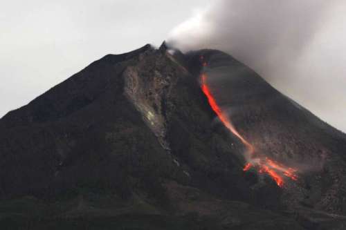 (WORLD SECTION) INDONESIA-NORTH SUMATRA-MOUNT SINABUNG-VOLCANO-VICTIMS