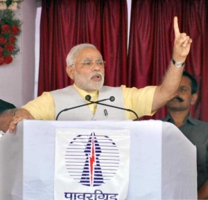 Prime Minister Narendra Modi addresses after dedicating 765 kV Solapur - Raichur transmission lines at Solapur, Maharashtra on August 16, 2014. (Photo: IANS/PIB)