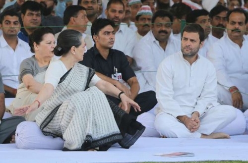 Congress chief Sonia Gandhi and vice president Rahul Gandhi pay tribute to former prime minister Rajiv Gandhi during a programme organised on his death anniversary at Veer Bhumi in New Delhi, on May 21, 2115