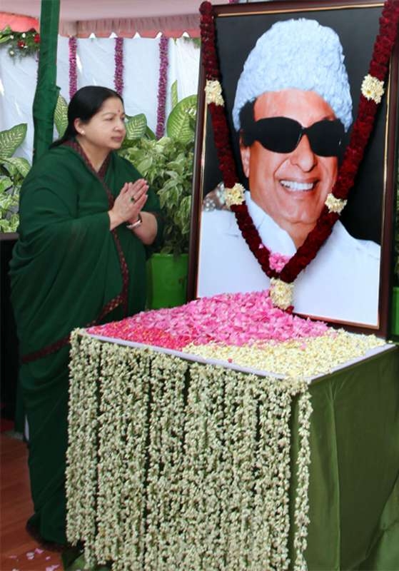 Jayalalitha pays tribute to  MGR