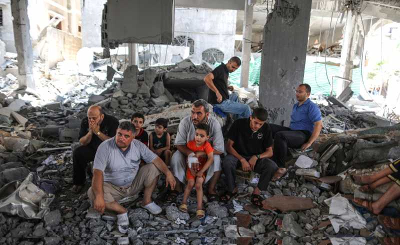 GAZA,Palestinian men pray on the rubble during Friday prayers at Al-Sousi mosque that was destroyed by Israeli military forces during the latest fighting between Israel and Hamas, in Gaza City on Aug. 15, 2014. (Xinhua/Wissam Nassar)