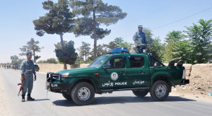 (140813) -- JAUZJAN, Aug. 13, 2014 (Xinhua) -- Afghan policemen stand guard on a road close to Shibergan prison following a clash between Taliban prisoners and policemen in Jauzjan province in north Afghanistan on Aug. 13, 2014. Taliban militants attacked Shibergan jail in the northern Jauzjan province, triggering a gun battle on Wednesday, but the police were able to capture again the detainees and bring the situation under control, police said. (Xinhua/Arui)