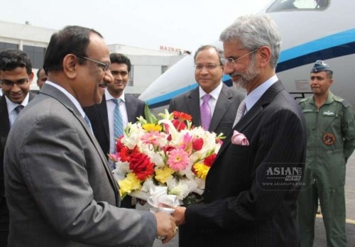 Indian Foreign Secretary S. Jaishankar being welcomed as he arrives in Dhaka, Bangladesh on March 2, 2015.