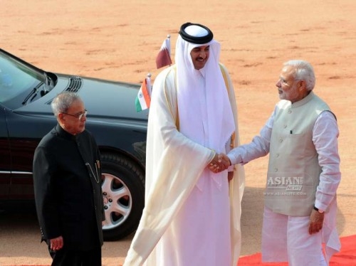  The Emir of the State of Qatar, His Highness Sheikh Tamim Bin Hamad Al-Thani being welcomed by President Pranab Mukherjee and Prime Minister Narendra Modi at the Ceremonial Reception organised for him at Rashtrapati Bhavan, in New Delhi on March 25, 2015.