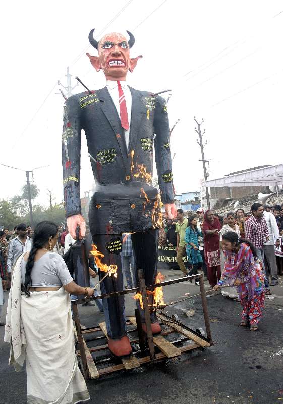 Bhopal: Survivors of Bhopal gas tragedy burn an effigy of Union Carbide chairman Warren Anderson on 29th anniversary of the tragedy outside the abandoned factory of Union Carbide in Bhopal 