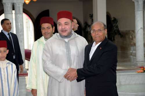 (140531) -- TUNIS, May 31, 2014 (Xinhua) -- Tunisia's President Moncef Marzouki (1st R) welcomes visiting King of Morocco, Sidi Mohammed (Mohammed VI) (2nd R) in Tunis, Tunisia, May 30, 2014. (Xinhua/Adher)