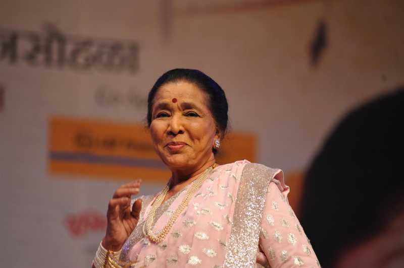 Singer Asha Bhosle during the 25th Master Dinanath Mangeshkar Awards in Mumbai on April 25, 2014. (Photo: IANS)