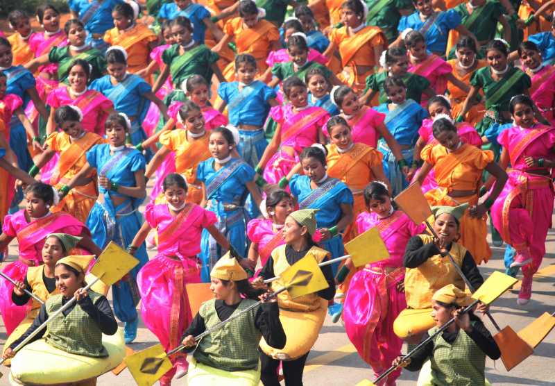 India dancers children