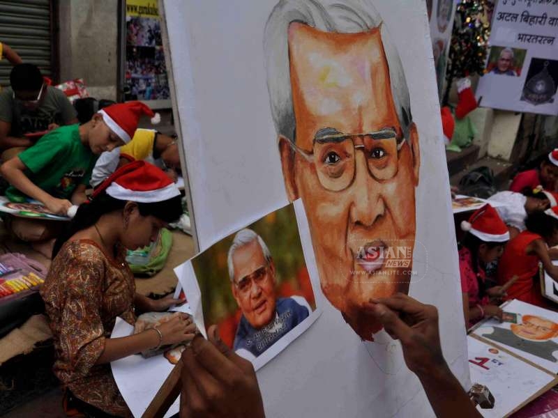 Students participate in a painting competition organised by Gurukul drawing school on the eve of former prime minister Atal Bihari Vajpayee in Mumbai