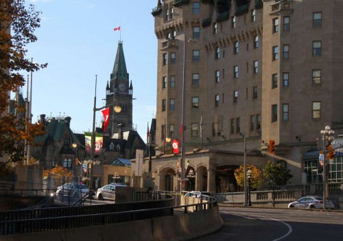 A street blanked off by policemen is seen near the Canadian parliament building in Ottawa, Canada, on Oct. 22, 2014. A Canadian soldier standing guard at the National War Memorial in Ottawa was gunned down and a security guard in the nearby parliament buildings wounded on Wednesday in an attack that police believe involved more than one gunman.