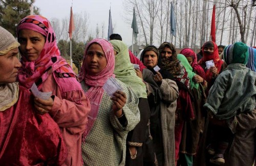 People queue-up to cast their votes during the fourth phase of Jammu and Kashmir assembly polls in Batamaloo constituency on Dec 14, 2014.