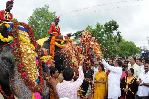 The first batch of five elephants Balarama, Abhimanya, Arjuna, Mary, Varalakshmi lead the traditional 'Gaja Payana' or the march of elephants from Veeranahosahalli to Mysore Palace, in Mysore.FILE PHOTO