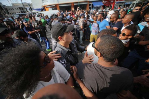 Israeli Ethiopian protesters clash with Israeli police during an anti-racism rally in Tel Aviv, Israel, on May 3, 2015. Thousands of Israeli Ethiopians and their supporters demonstrated in various sites in Tel Aviv Sunday, in protest of police brutality and racism. They blocked major roads, including part of a highway, causing huge traffic jams in central Israel during rush hour. Dozens of people were injured in the Israeli financial capital.