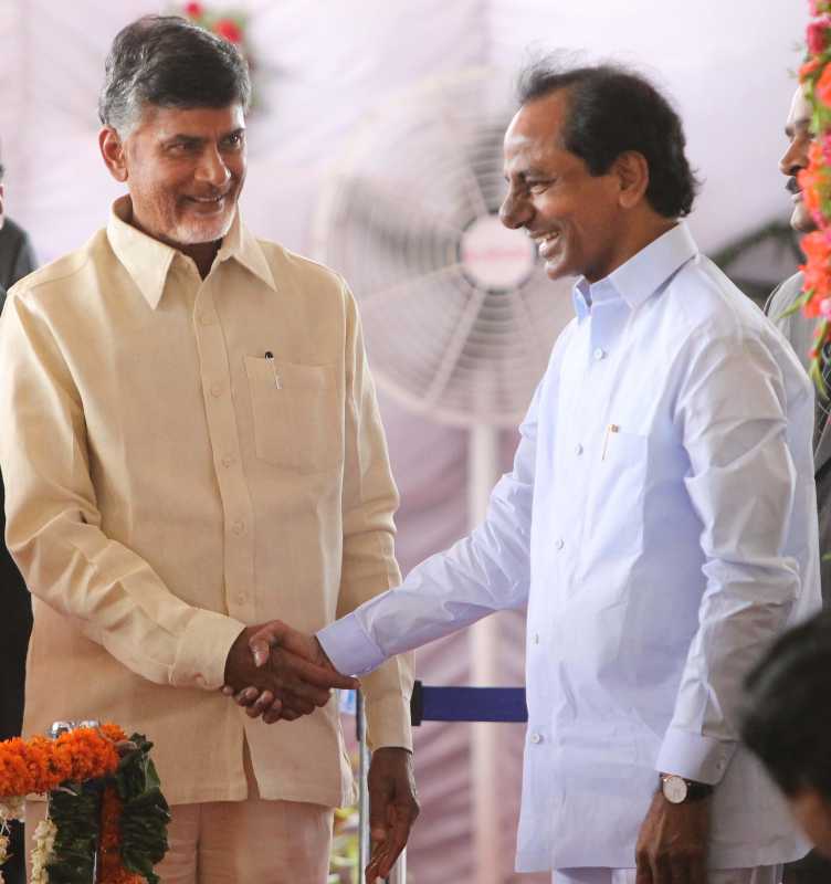 Telangana Chief Minister K Chandrasekhar Rao and Andhra Pradesh Chief Minister N. Chandra Babu Naidu receiving President Pranab Mukherjee at Begumpet Airport