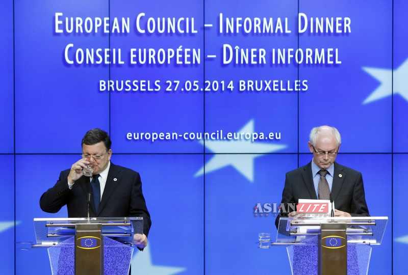 President of European Council Herman Van Rompuy (R) and President of European Commission Jose Manuel Barroso attend the press conference