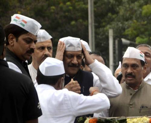 Maharashtra Chief Minister and Congress leader Prithviraj Chavan and Maharashtra Congress Chief Manikrao Thackeray during a function organised to kickstart party's election campaign ahead of assembly elections in Mumbai on Sept 1, 2014. (Photo: Sandeep Mahankal/IANS)