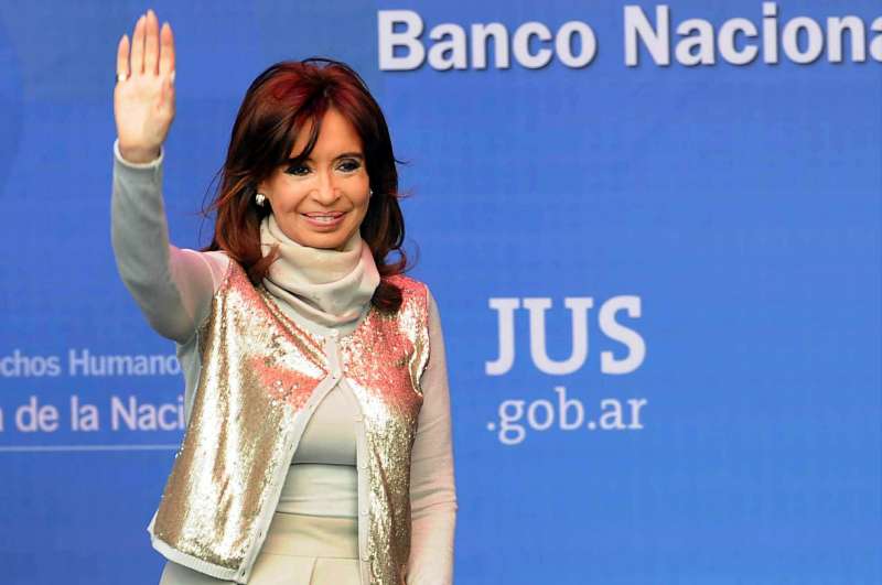 Argentina's%20President%20Cristina%20Fernandez%20waves%20upon%20her%20arrival%20at%20the%20inauguration%20ceremony%20of%20the%20new%20building%20of%20the%20National%20Bank%20of%20Controlled%20Materials%20and%20the%20National%20Register%20of%20Weapons%20in%20Buenos%20Aires,%20Argentina