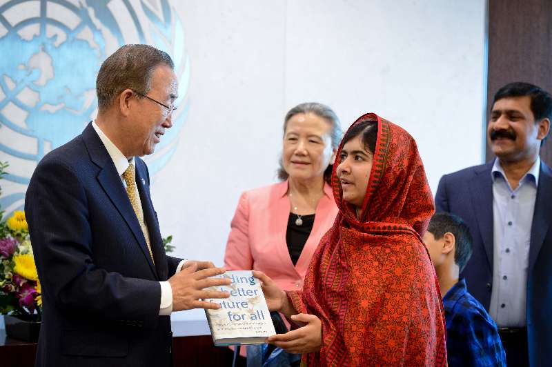 UN Secretary-General Ban Ki-moon (L, front) gives a book as a gift to Malala Yousafzai 