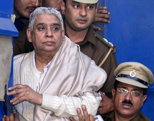 Controversial sect leader Rampal being produced to the Punjab and Haryana high court under heavy police protection in Chandigarh on Nov. 20, 2014. 