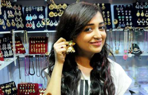 Actress and singer Monali Thakur  