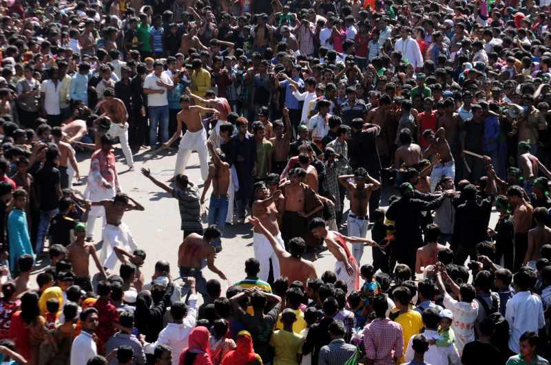 Shia Muslims in Karachi observing Muharram