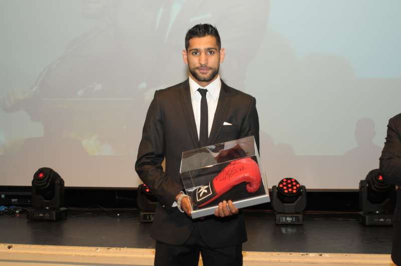 Auction item - signed glove by Amir Khan