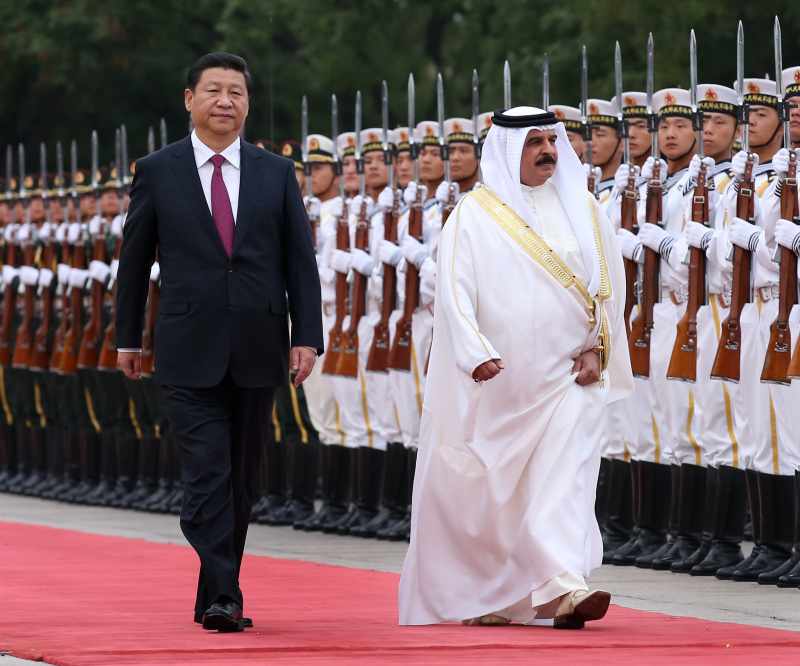 Bahrain King with Chinese President inspecting a ceremonial parade