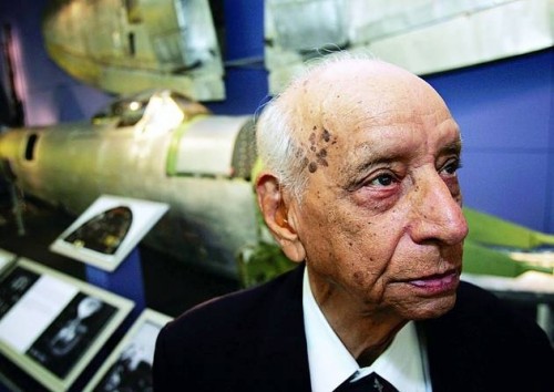 Former spitfire fighterpilot, Squadron Leader Mahinder Singh Pujji