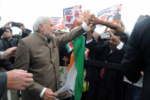 The Prime Minister, Shri Narendra Modi being greeting by the people on his arrival, at Andrews Air Force Base, in Washington on September 30, 2014.