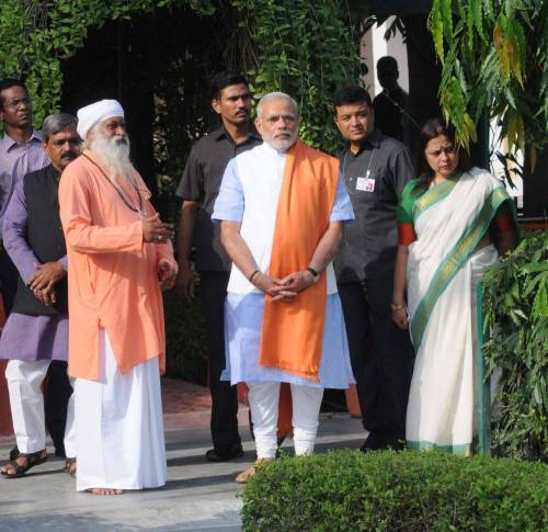 The Prime Minister, Shri Narendra Modi at the Valmiki Temple, before launching the Swacch Bharat Mission, in New Delhi on October 02, 2014.