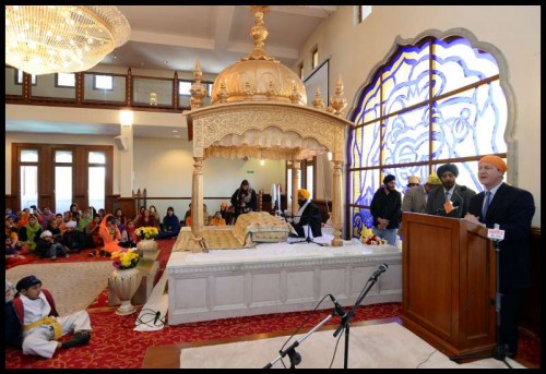 Prime Minister David Cameron at the gurudwara. Picture by Andrew Parsons  i-Images