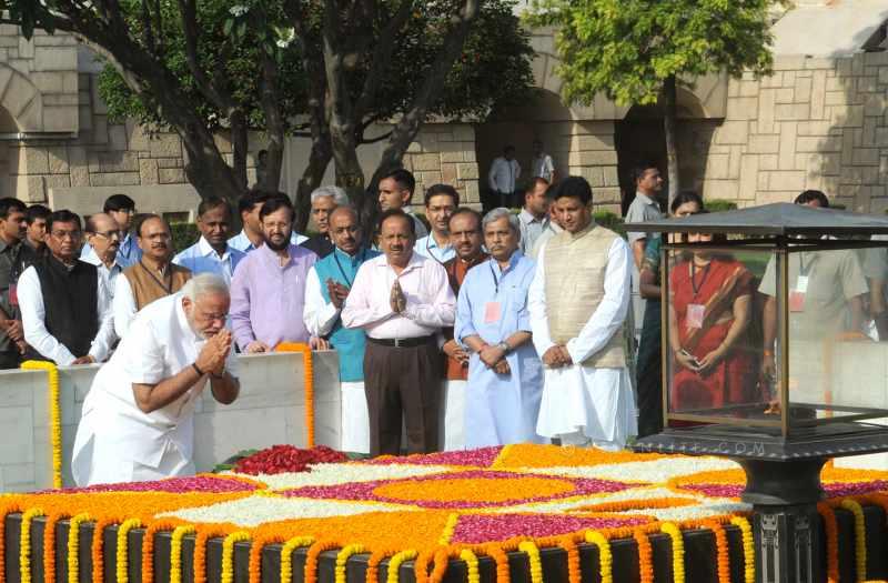 Modi at Rajghat