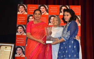 Acclaimed actor Shabana Azmi confers the prestigious Neerja Bhanot Award 2013 on Delhi-based Rashmi Anand