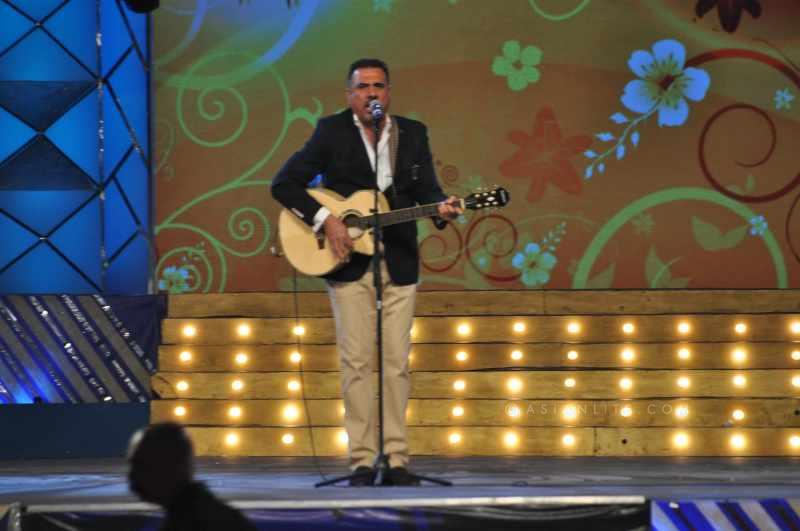 Boman Irani performing at an awards event