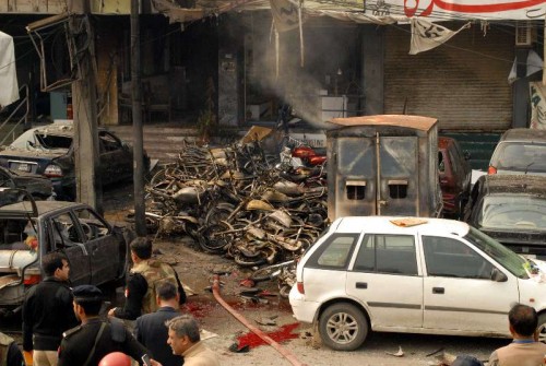  Policemen investigate the blast site in eastern Pakistan's Lahore, Feb. 17, 2015. At least eight persons were killed and 12 others injured on Tuesday afternoon in a suicide blast outside a police center in Pakistan's eastern city of Lahore, police said. 