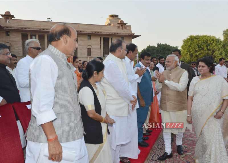 Modi arrives at Raj Bhavan