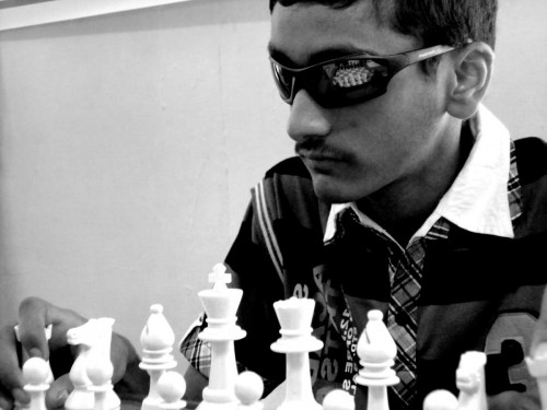 The blind chess player in Algorithms 