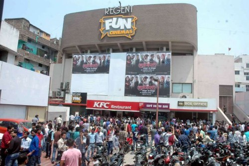 People rush out of a cinema hall as an earthquake jolts Patna on April 26, 2015. 